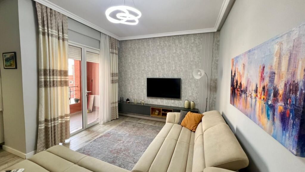 Jepet me Qera: 2+1+2Ballkone 📍Kopshti Botanik (Prane Xhamise) - 58,000 Leke/Muaj - Kati.1 - Sp.110m² || I investuar ne Detaje️