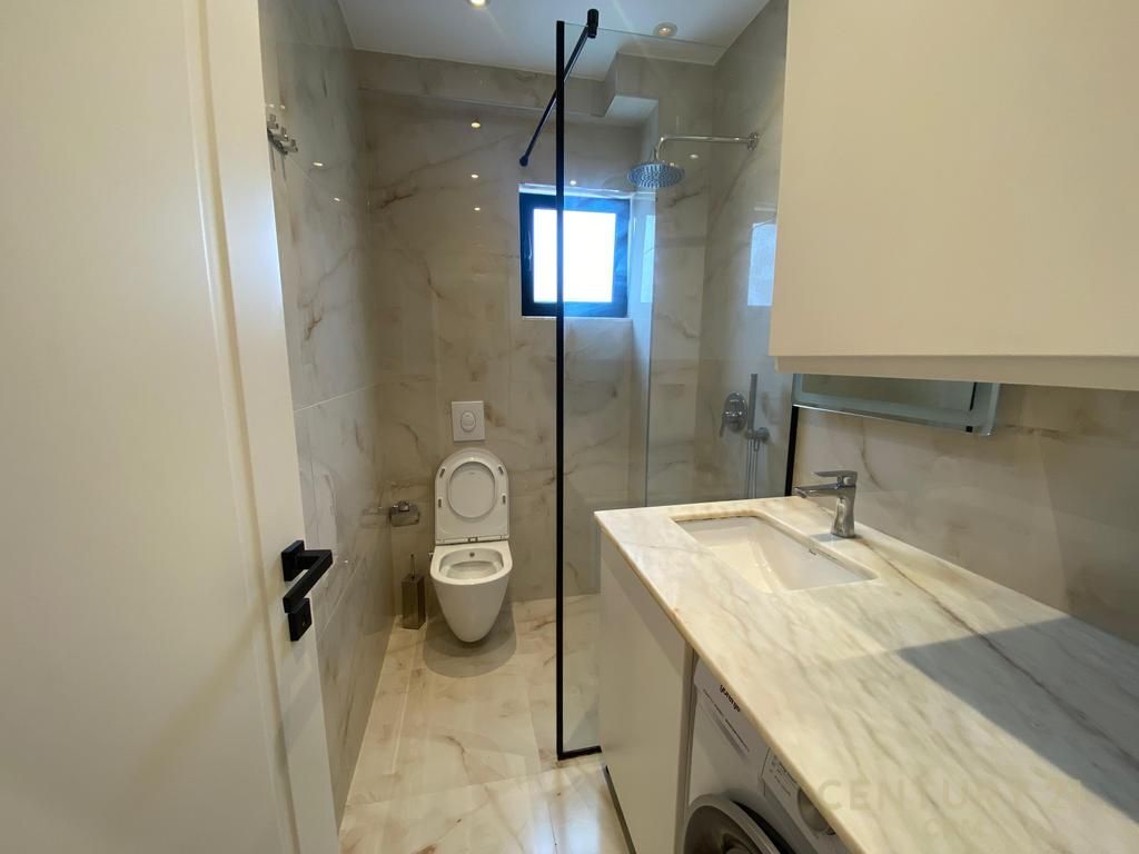 NE RRUGEN E KOSOVAREVE JAPIM ME QIRA APARTAMENT LUKSOZ 2+1