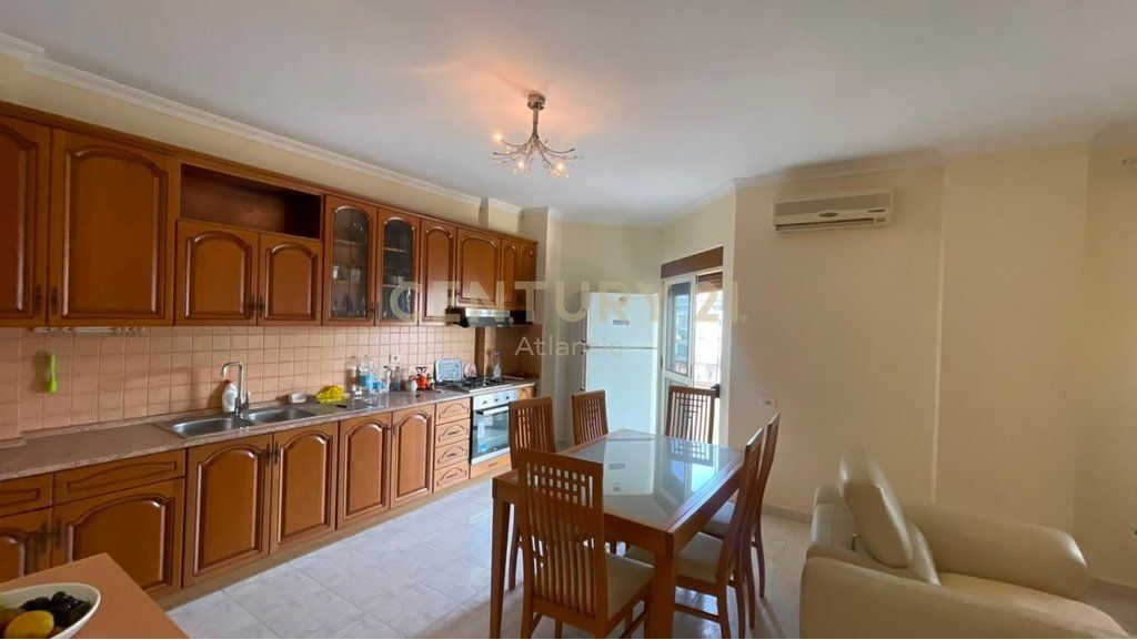 Jepet me qira apartament 3+1+2 në Lagjen Nr. 12, pranë Tregut të Fruta-Perimeve, Durres!