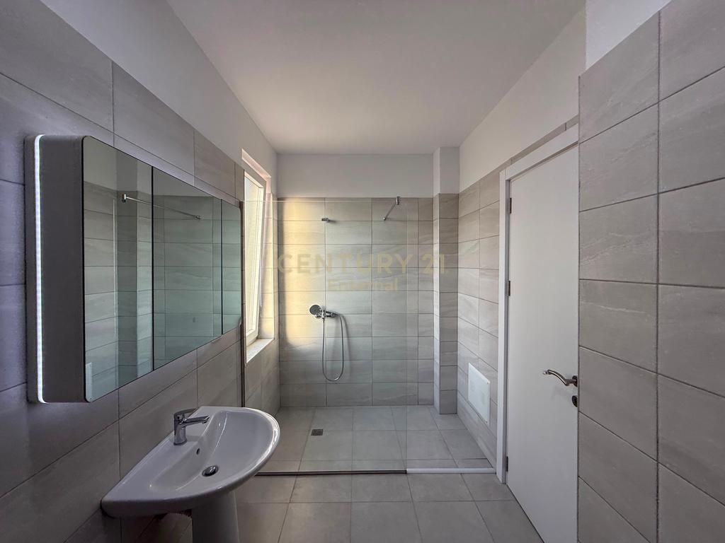 Apartament 2+1+2+ Post Parkimi me qira prane Fakultetit te Mjekesise