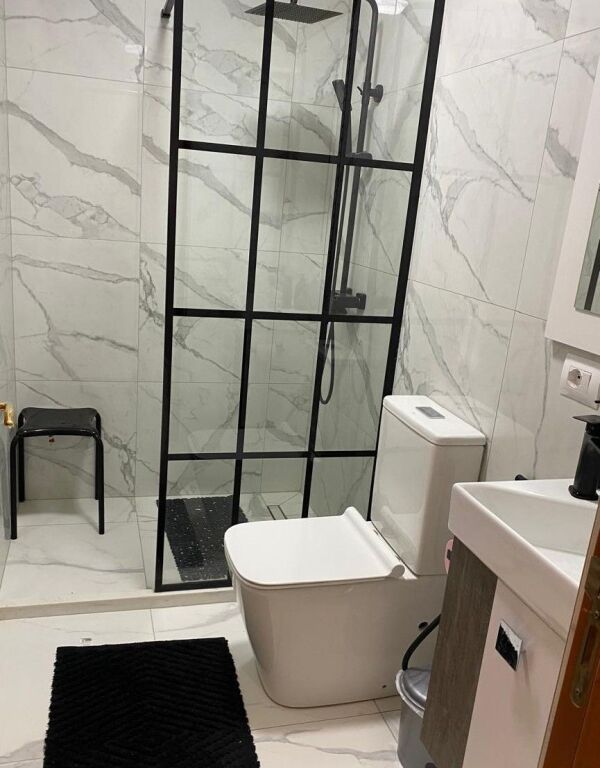 📌 Jepet me Qira Apartament 2+1 në Qendër të Tiranës