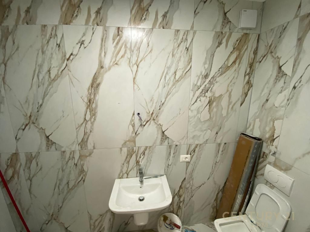 NDREGJONI BULEVARDI I RI JAPIM ME QIRA APARTAMENT 1+1+POST PARKIMI
