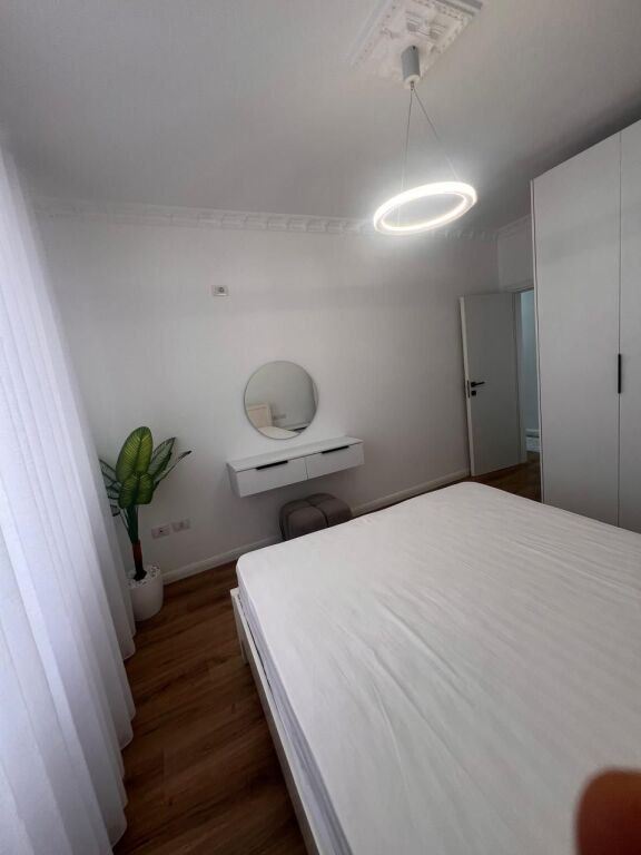 🏡 Shitet Apartament 1+1 i Sapomobiluar – Golem, Rruga Viena