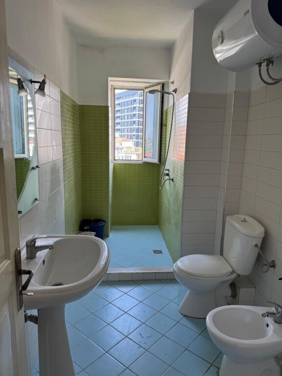 Jepet Me Qera Apartament 1+1+1 Ballkon