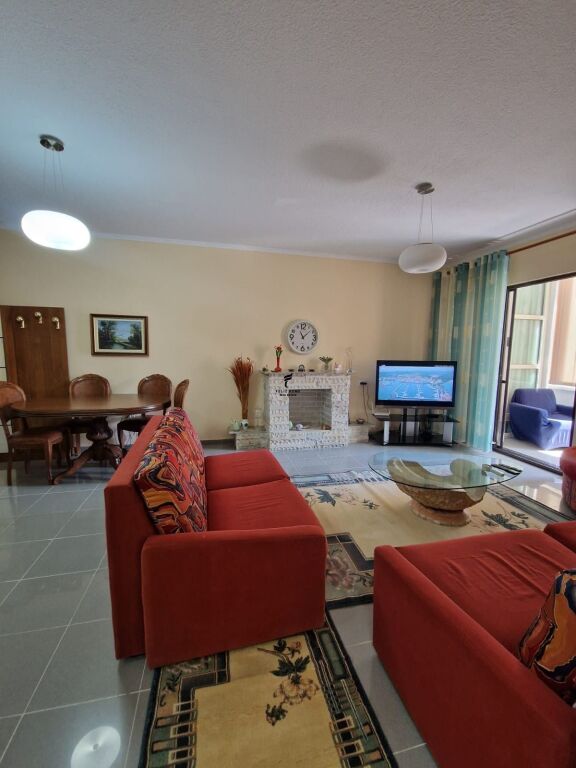APARTAMENT ME QERA 2+1+2 RRUGA E KOSOVAREVE 90.000 LEKE FH-85666