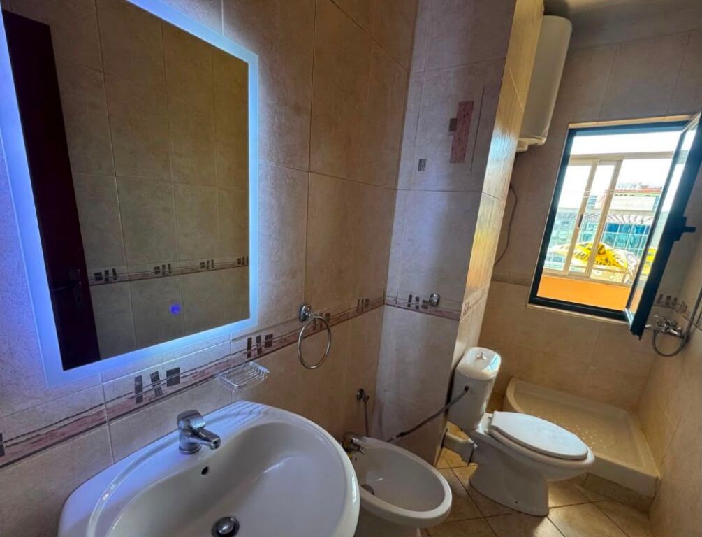 Jepet Me Qera Apartament 1+1+1 Ballkon