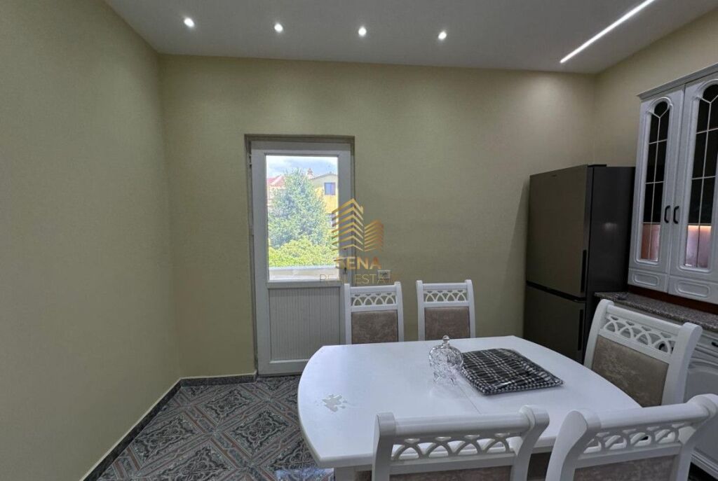 Qira, Hyrje Private, 3+1+Blk+Post Parkimi, Ish Sheshi Shqiponja, 75.000 Leke/muaj
