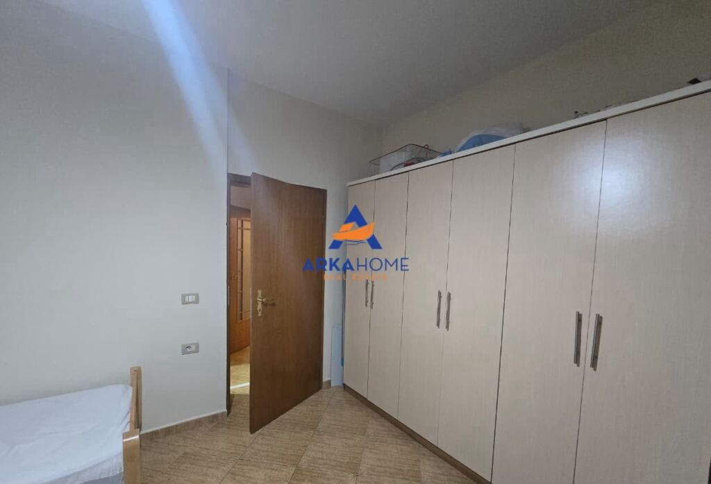 JEPET ME QERA APARTAMENT 2+1+BALLKON "RRUGA E KOSOVARVE" 800 EURO