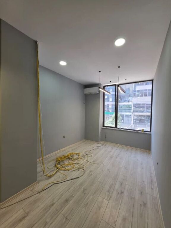 Jepet ambient biznesi tek Zogu i Zi , prane Smart Taxi Tirana , Rruga Don Bosko , Rruga Mine Peza , Rruga e Durresit .