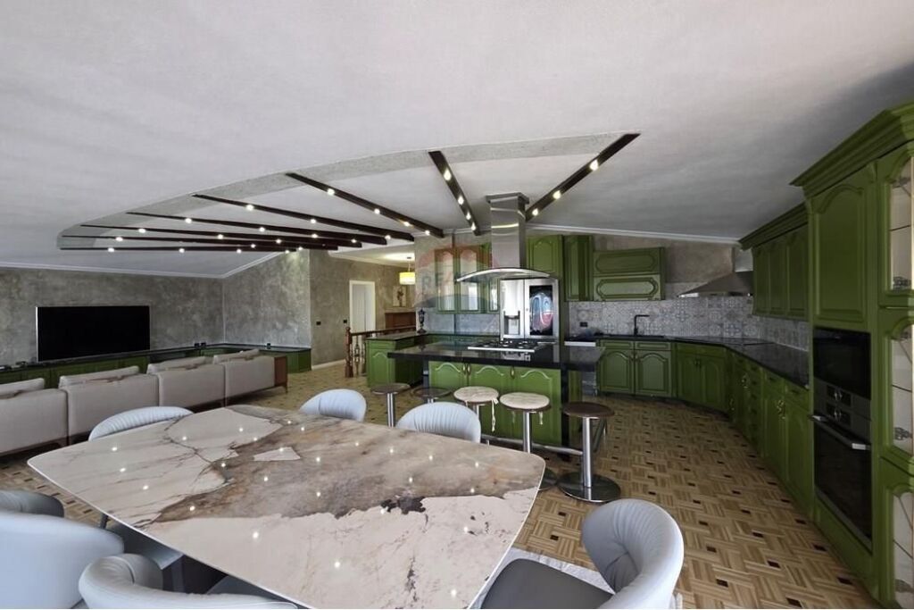 SUPER PENTHOUSE FOR SALE AT THE LAKE!
