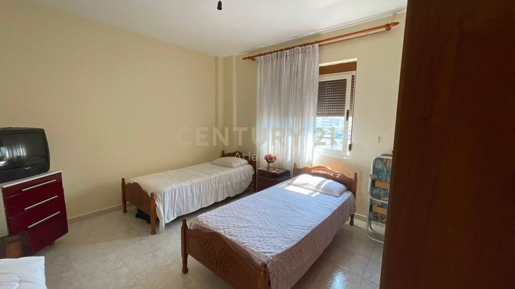 Jepet me qira apartament 3+1+2 në Lagjen Nr. 12, pranë Tregut të Fruta-Perimeve, Durres!