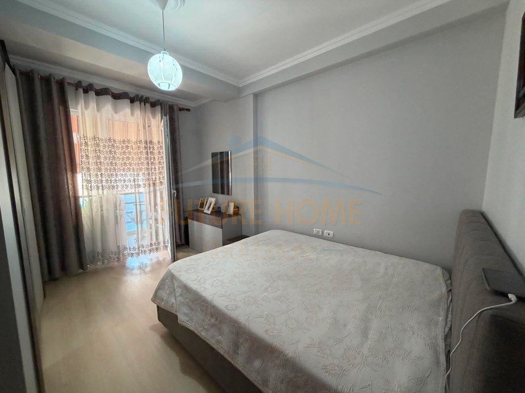 Shitet, Apartament 2+1+2, Unaza e Re.