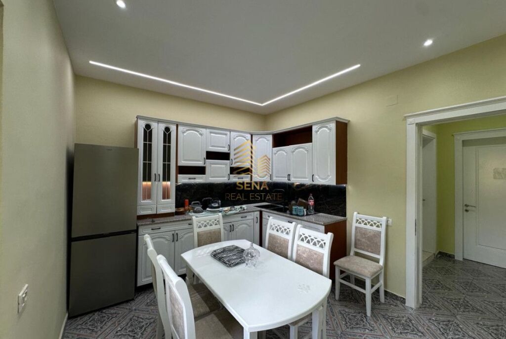 Qira, Hyrje Private, 3+1+Blk+Post Parkimi, Ish Sheshi Shqiponja, 75.000 Leke/muaj