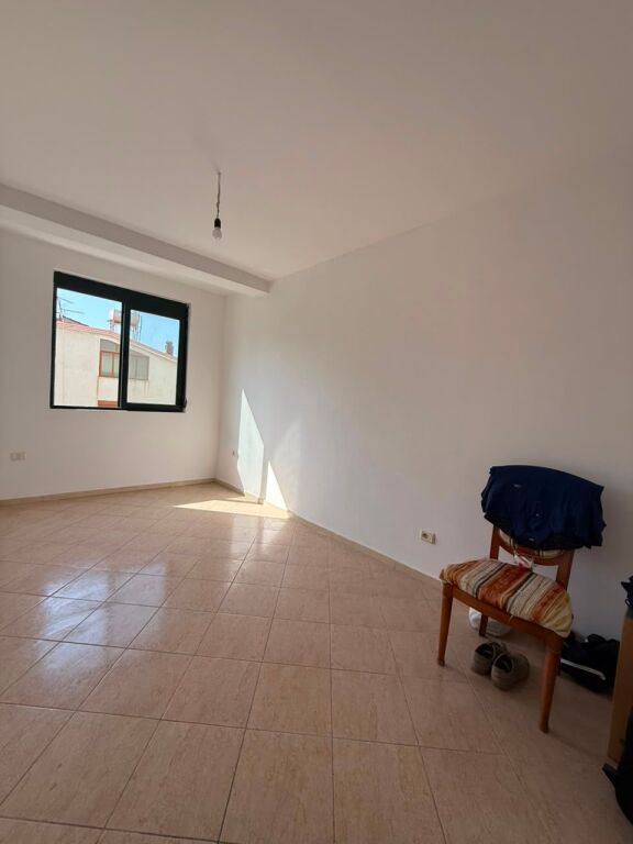 🏡 Shitet Apartament 2+1 , me 2 Poste parkimi, Plazh Teuta Durrës!