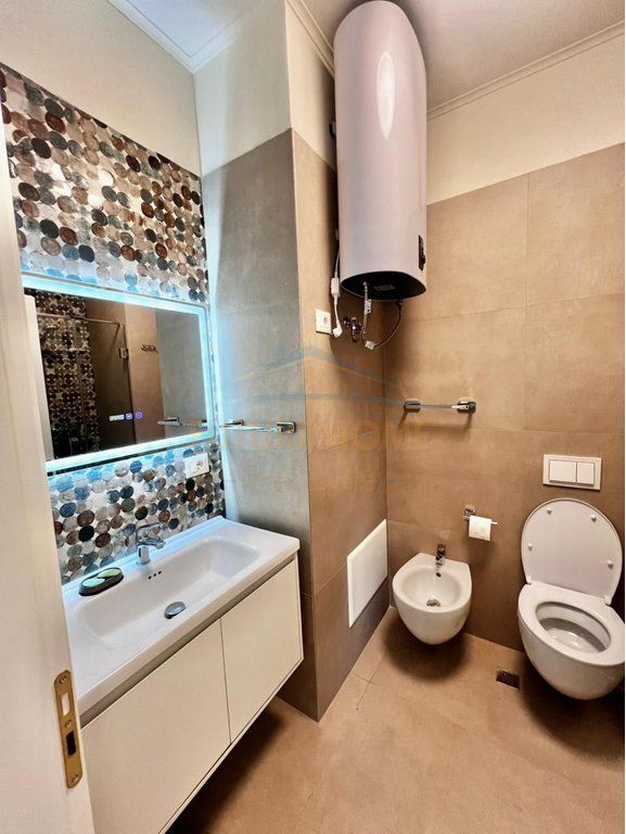 Affitto, Appartamento 2+1+ Posto Auto, Presso Residenza Erli, Porcellana, Tirana