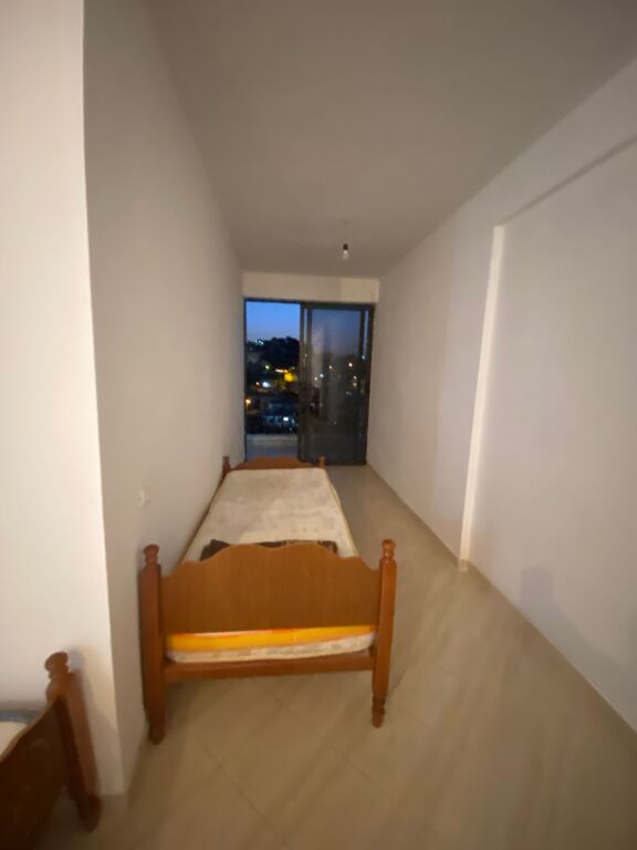 📣 FOR RENT 🏡 Apartment 1+1  📍 Building next to Grand Gallery, Yzberisht   🏢 8th floor  🛗 With elevator  📐 88 m2  🛋️ Partially furnished (also available completely empty)   💰Price: 35,000 Lek/month