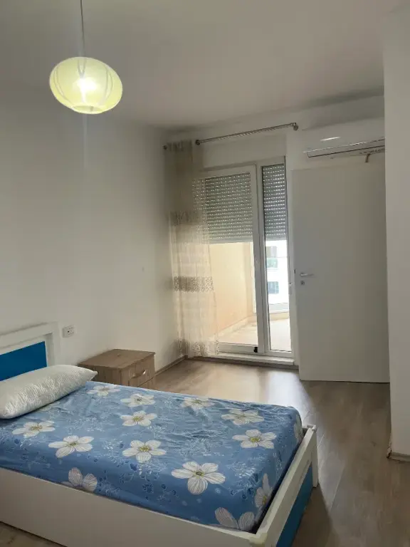 Jepet apartament 2+1+2 tek kontakti , rr siri kodra , frigoriferi
