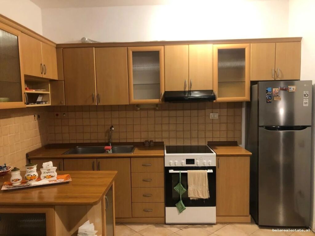 Appartamento In Affitto 1+1 Vicino Komuna e Parisit (ID B2101836) Tirana