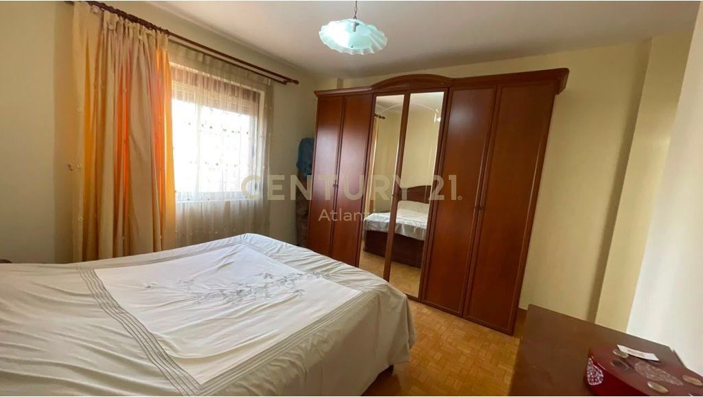 Jepet me qira apartament 3+1+2 në Lagjen Nr. 12, pranë Tregut të Fruta-Perimeve, Durres!