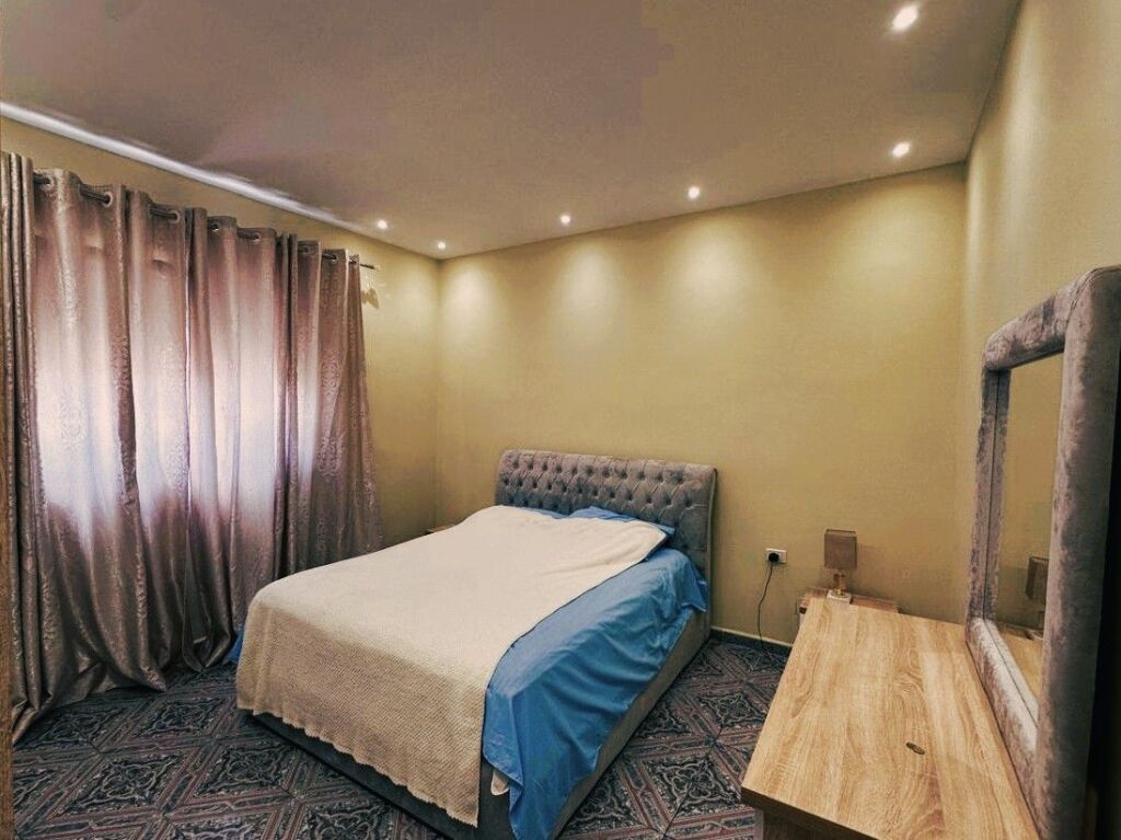 Jepet me qera apartament 3+1 | Sheshi Shqiponja