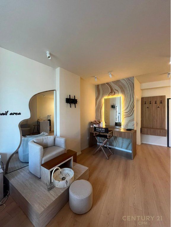 Ambient Komercial Me Qira tek Lake View, Tiranë - 1500€ | 62.52 m²