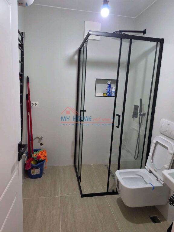 Apartament 2+1 me qera tek Rruga e Kavajes ne Tirane