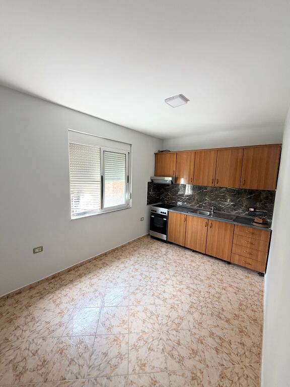 Shitet apartament prane Ish Diplomat