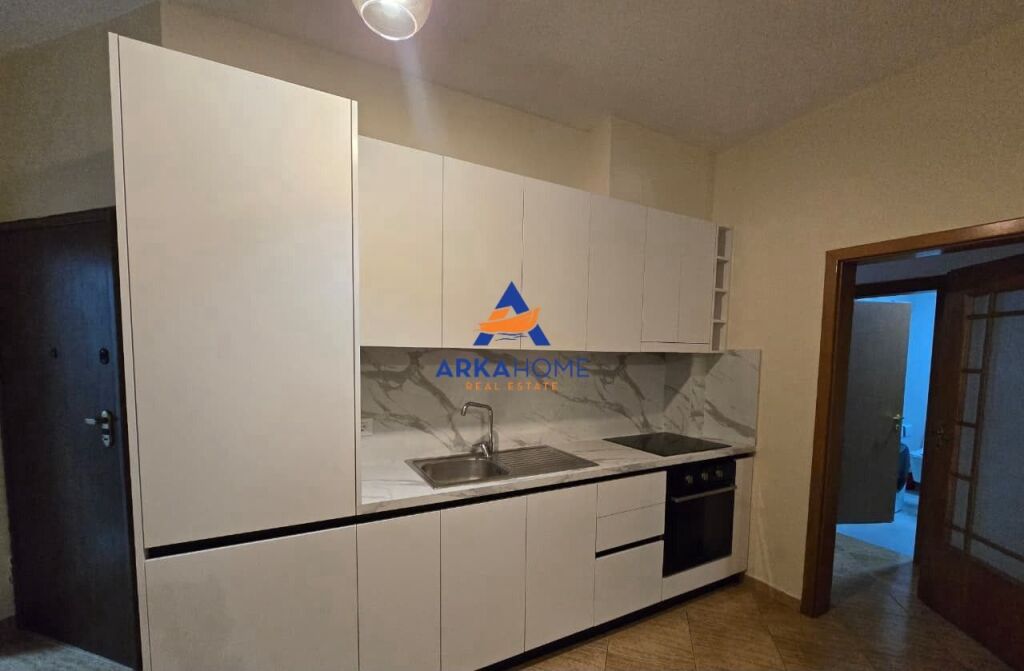 JEPET ME QERA APARTAMENT 2+1+BALLKON "RRUGA E KOSOVARVE" 800 EURO