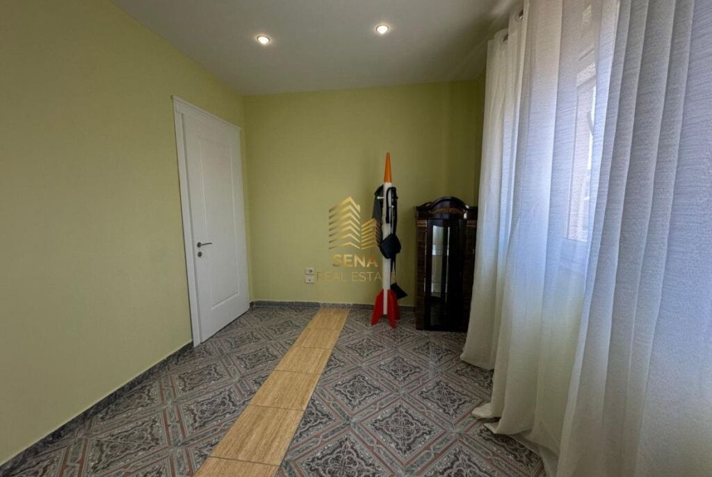 Qira, Hyrje Private, 3+1+Blk+Post Parkimi, Ish Sheshi Shqiponja, 75.000 Leke/muaj