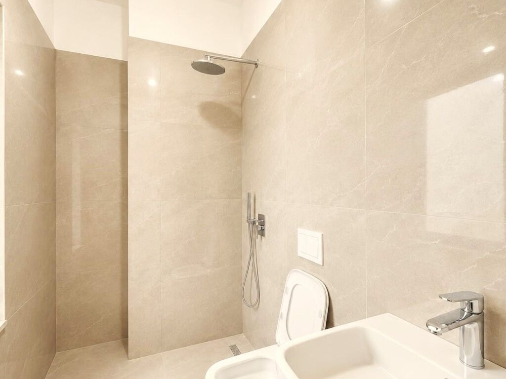 🏢 APARTAMENT ME QIRA PËR ZYRA – QENDËR, Tiranë