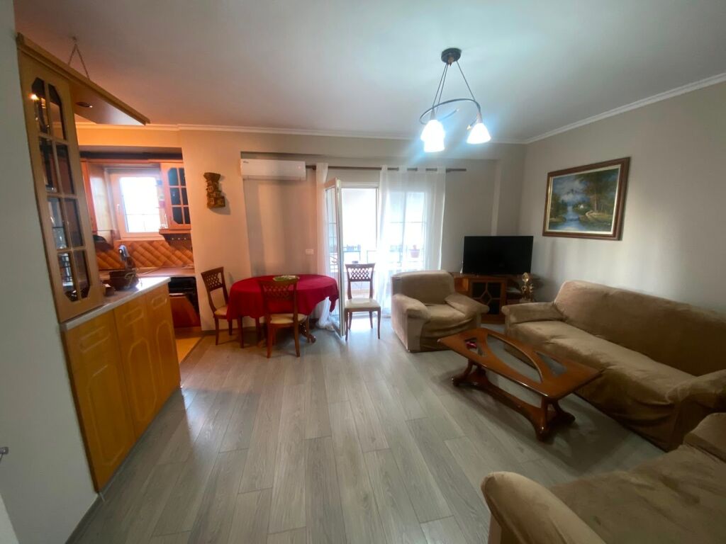 Apartment 2+1 for rent at Barricades Street