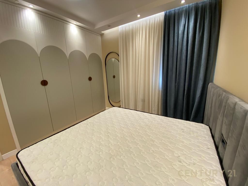 NE RRUGEN E KOSOVAREVE JAPIM ME QIRA APARTAMENT LUKSOZ 2+1