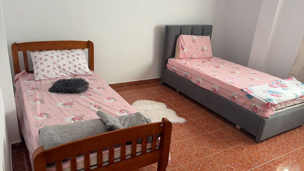 Jepet Apartament 2+1 me Qera Tek Jordan Misja, afer Market Familja ID: 5243