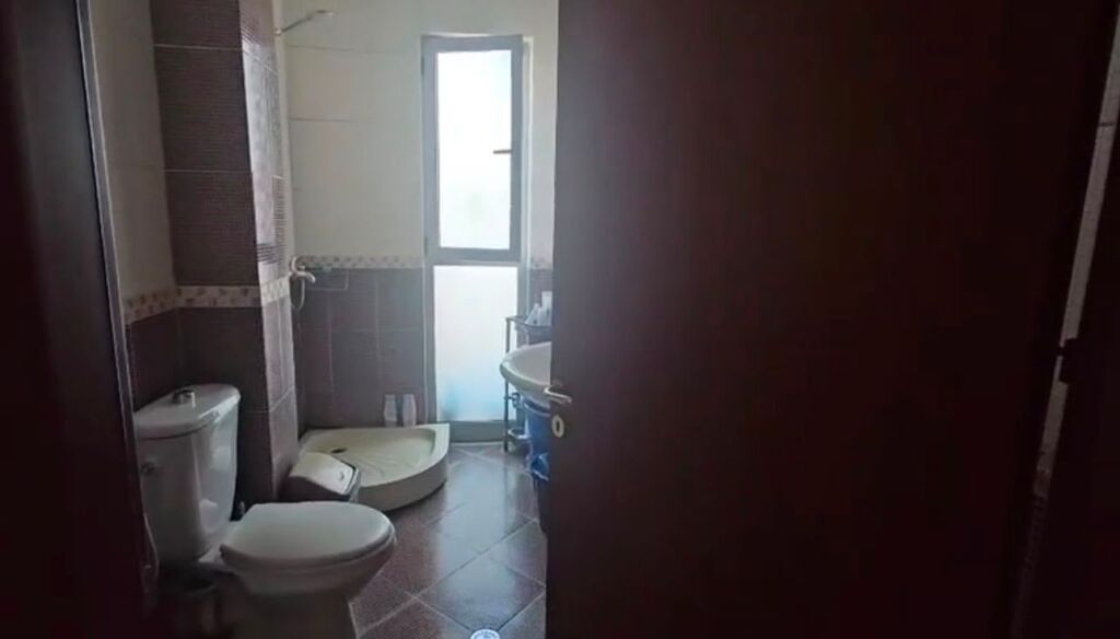 Shitet Apartament 2+1