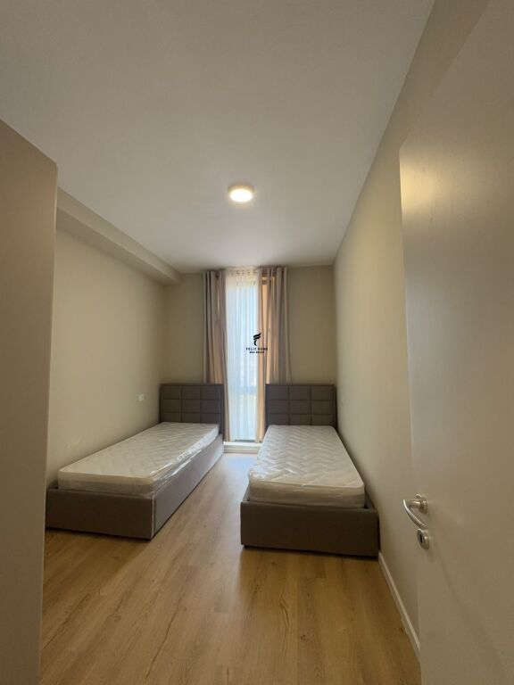 APARTAMENT ME QERA 2+1 BULEVARDI I RI 70.000 LEKE FH-85564
