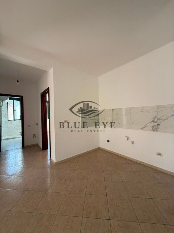 Apartament 2+1 per Shitje  2 Poste Parkimi në Plazh Teuta, Durrës!