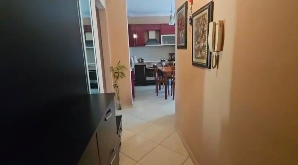 Shitet Apartament 2+1