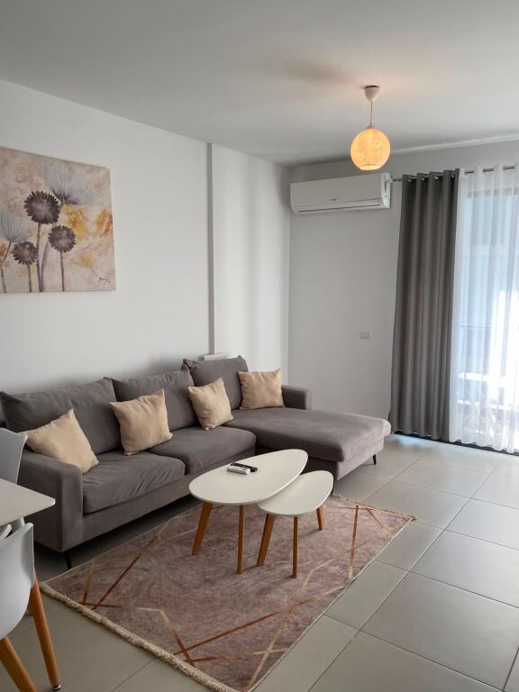 Kompleksi Asl prane Spitalit QSUT, Jepet me qera apartament 2+1+PARKING totalisht i arreduar!