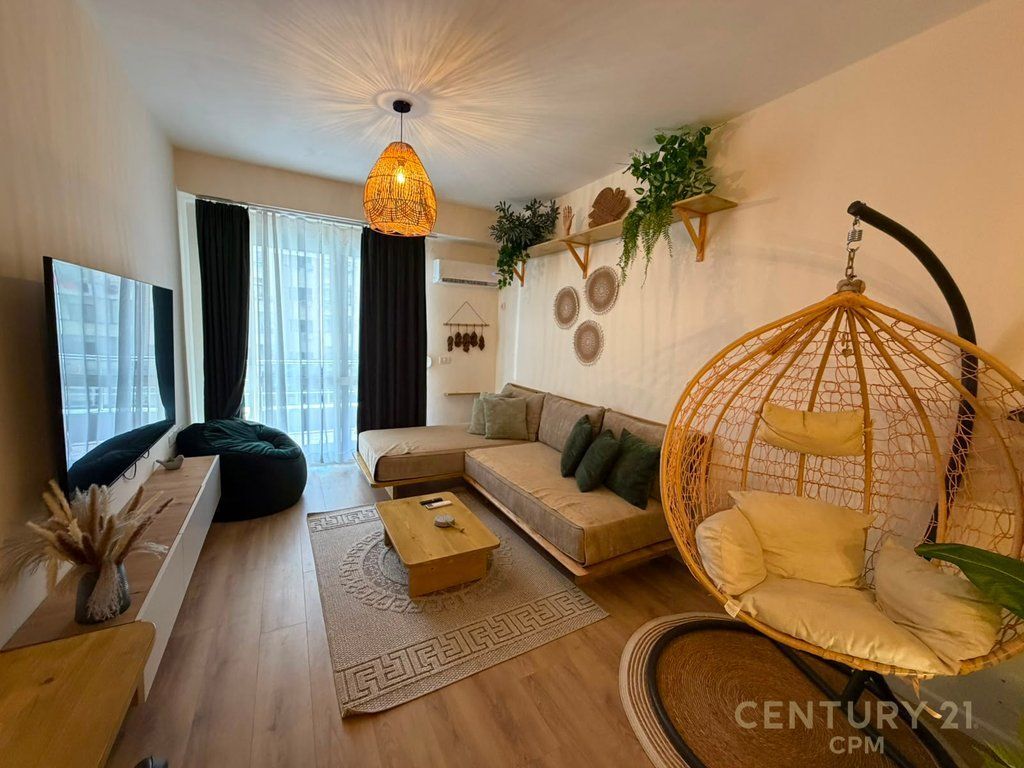 APARTAMENT 1+1 PER SHITJE TEK STACIONI I TRENIT!