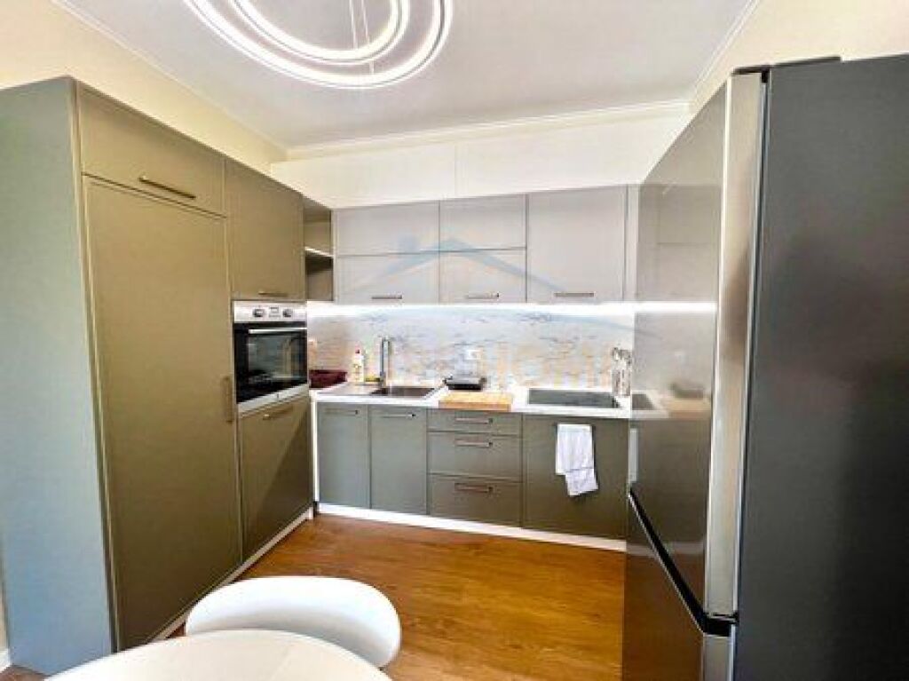 Qera, Apartament 2+1+ Post Parkimi,Tek rezidenca Erli, Porcelan, Tirane