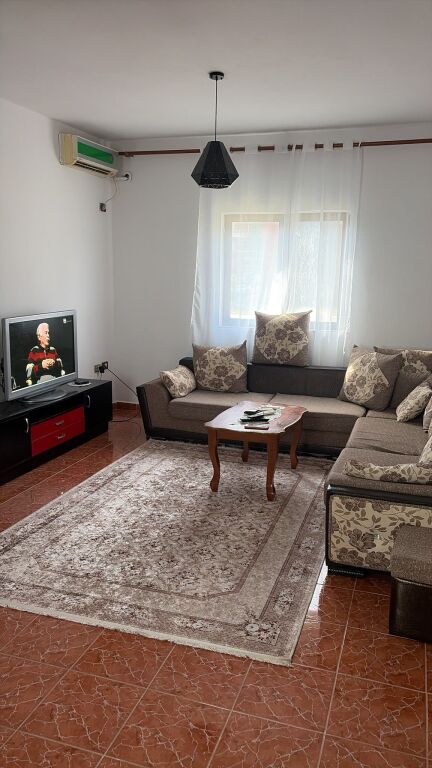 Jepet Apartament 2+1 me Qera Tek Jordan Misja, afer Market Familja ID: 5243