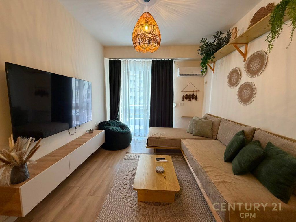 APARTAMENT 1+1 PER SHITJE TEK STACIONI I TRENIT!