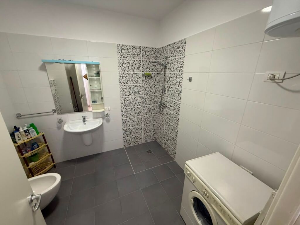 📣 AFFITTO Appartamento 2+1 Con 2 Bagni E Posto Auto 📍 Complesso Vind, Ali Dem ✨💶 Prezzo 65.000 Leke/Mese Incluso Posto Auto