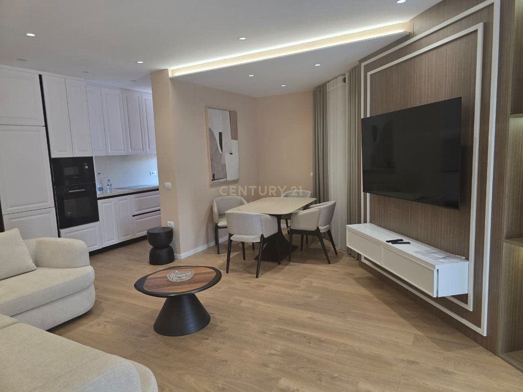 Appartamento 2+1+2+🅿️archeggio 📍Via Durazzo – 1.200 € /Mese