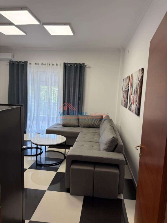 Apartament 1+1 me qera ne Xhamllik ne Tirane