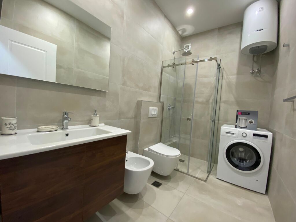 Apartament 2+1+Parking per shitje tek Rruga e Kosovareve.