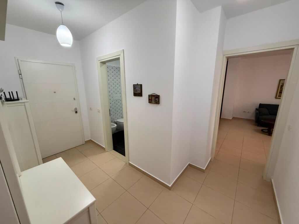 📣 AFFITTO Appartamento 2+1 Con 2 Bagni E Posto Auto 📍 Complesso Vind, Ali Dem ✨💶 Prezzo 65.000 Leke/Mese Incluso Posto Auto