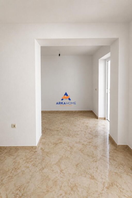 SHOP AND STUDIO APARTMENT 63M2 "RRUGA E KAVAJES" FOR SALE 185000 EURO