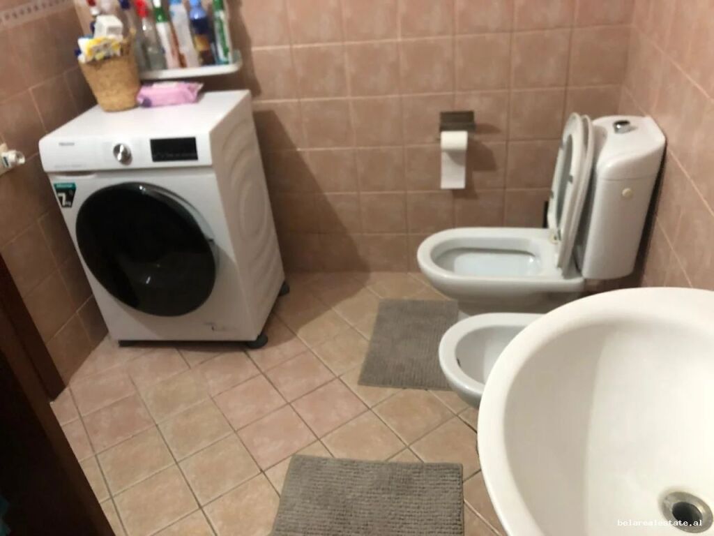 Appartamento In Affitto 1+1 Vicino Komuna e Parisit (ID B2101836) Tirana