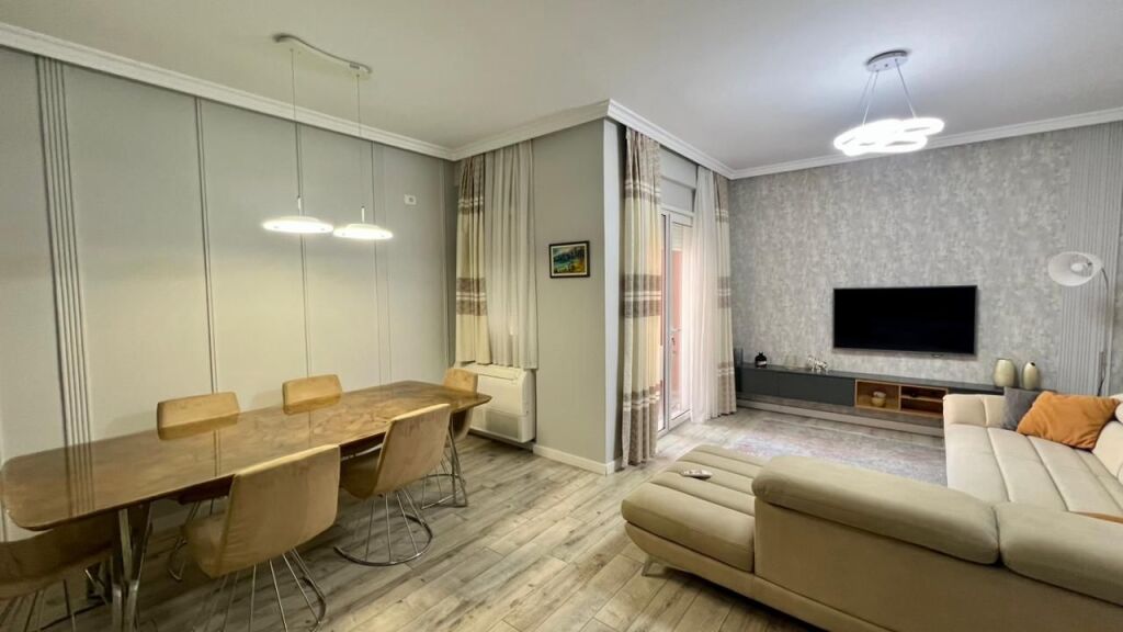 Jepet me Qera: 2+1+2Ballkone 📍Kopshti Botanik (Prane Xhamise) - 58,000 Leke/Muaj - Kati.1 - Sp.110m² || I investuar ne Detaje️